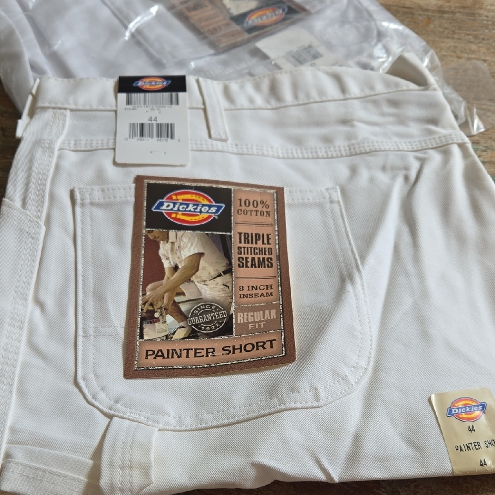 NWT Dickies White Painter Carpenter Shorts - Size 44 - 8" Inseam. (BIN 003)